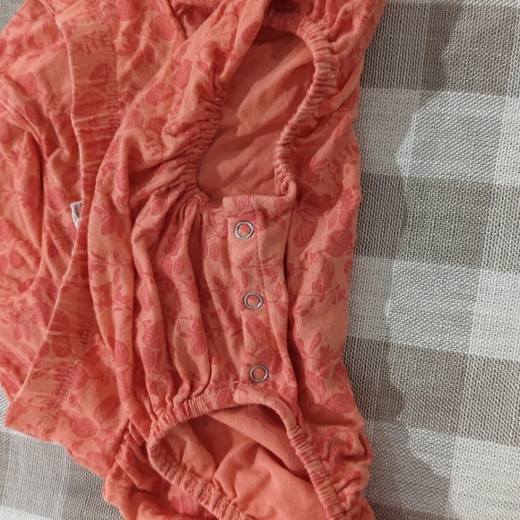3/$12 - 2T Kate Quinn orange floral romper - Picture 4 of 4